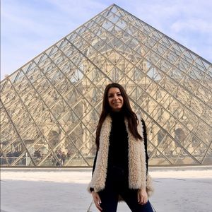 Meet your Posher, Danielle